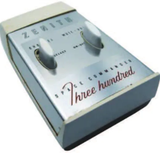 Figure 2.1: Zenith Space Command 300, 1956. Deux boutons permettent de contrôler la chaine et le volume.