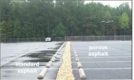 Figure 3.2 : Différence d’accumulation de l’eau pluviale entre l’asphalte traditionnel et non  traditionnel (tiré de : PDEP, 2006, p.9) 