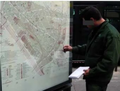Figure 4. Reading a neighborhood map to conﬁrm a choice. © Photo: J. Denis and D. Pontille.