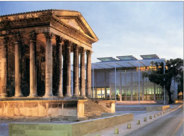 Figure 0.9   La Maison Carrée, temple du 1 er  siècle après J.-C. (en avant-plan) et le Carré d’Art  