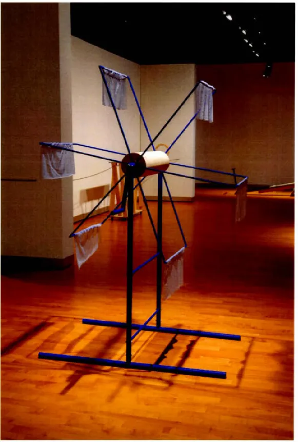 Fig ur e  5  P é da l e av e c  t a  t ê t e  (20  1 6).  Bois ,  m éta l  et  tissu.  18 3  x  81  x  1 22 c m 