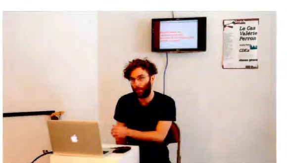 Figure  1.5  steven  gira r d,  Le cas  Valéri e  Perron,  2016 ,  image prise lors  de  la conférence-performance  éponyme ,  CDeX, Montréal ,  QC, Canada