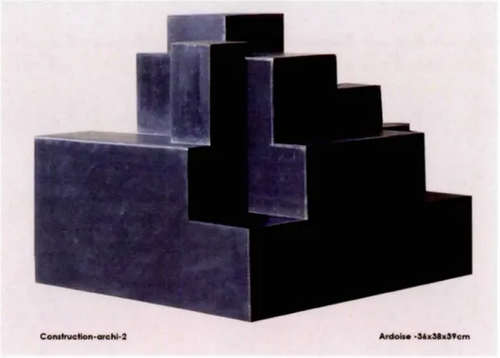 Figure  1 Isabelle Meglinky, Série Construction-archi-2, ardoise, 36 x 38 x 39 cm 