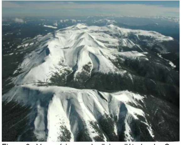 Figure 3.  Vue  aérienne  de  l'aire  d'étude  de  Caw  Ridge  (Alberta,  Canada),  à  partir  de  l’ouest