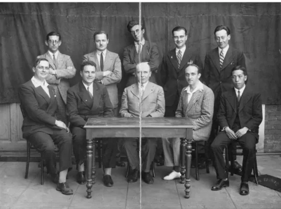 Figure 9 [ﬁchier ArchCra_FamilleIET.jpg] - Photo de famille, vers 1935. Assis de g. à dr