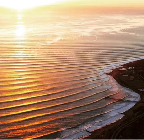 Figure 1.1: Aerial of Ventura Point showing a wave train (February 24th 2016). Photo taken from Instagram account @WoodyWavesWoodWorth, with permission.