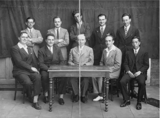 Fig. 5. Photo de famille, vers 1935. Assis de g. à dr. : M. Teissié-Solier, L. Escande, C