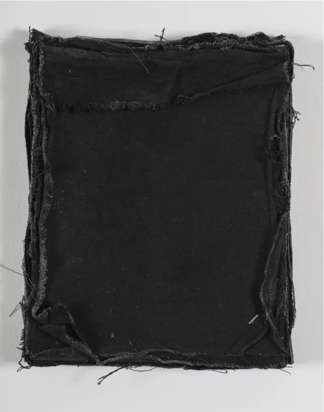 Figure 3. Olivier Hébert, Sans titre, 10’’x 8’’, Huile, agrafes, toile et panneau de bois, 2018.