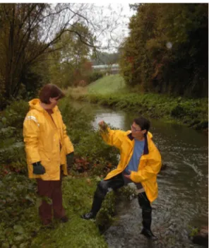 Fig. 3 Laura Sigg (left) and Renata Behra sampling periphyton (2001, photographed by David Kistler)