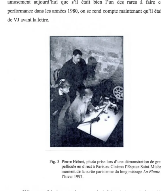 Fig. 3  Pierre  Hébert, photo  prise  lors  d' une  démon stration de gravure sur  pellicule en  direct  à  Pari s au Cinéma l'E space  Saint-Michel au  moment de la sortie parisienne du long métrage  La Plante humaine,  à  l' hiver  1997
