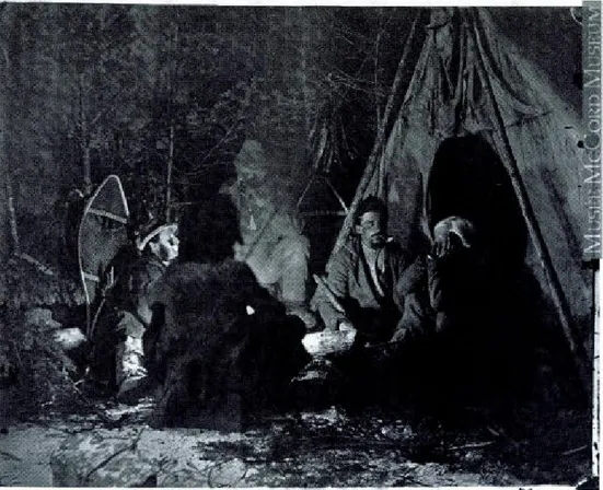 Fig . 9  William  Notman, Autour du feu  de  camp,  1866, plaque  de  verre  au  collodion  humide, 20  x  25 cm, tirée des archives du  musée McCord 