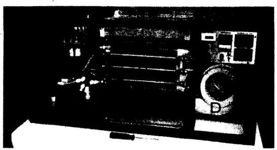 Figure 8 - Système de pile à combustible standard de 2kW provenant du Paul Scberrer Institute  comprenant pompes (A et E), humidificateur (B), PEMFCs (C) et ventilateur  (D) 