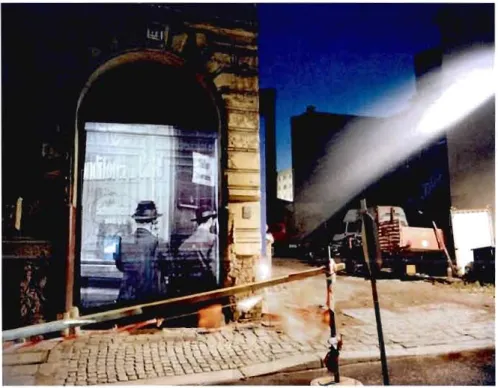 Fig  2.1  : Shimon  Attie,  Joachiimstrasse Ila,  de  la  série  The  Writing on  the  Wall,  Berlin,  1991-1993