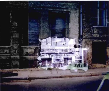Fig. 2.3  : Shimon  Attie, Strenstrasse 21.  SIide projection offormer Jewish-owned  Pigeon Shop  (/931)., de  la  série  The  Wriling on  the  Wall,  Berlin,  1991-1993