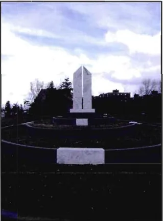 Figure 1.9  Francine Larivée,  La Réparation,  1998,  marbre et granit, 
