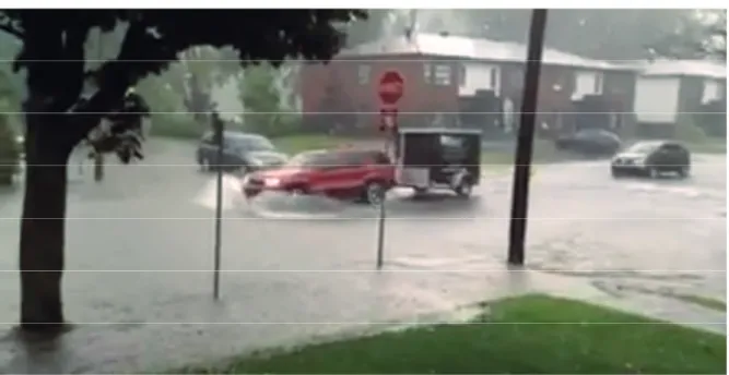 Figure 2.2 Refoulements d’égouts et inondations causés par des pluies intenses à Trois-Rivières en août  2015 (modifié de Noreau, 2015) 