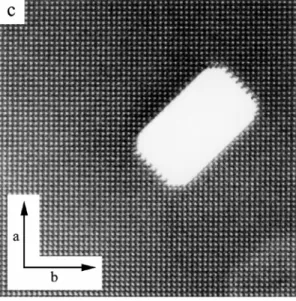 Figure 5 : image de MET Haute Résolution (METHR)  d’un précipité de SiO 2  de quelques nanomètres dans de  la sillimanite recuite expérimentalement