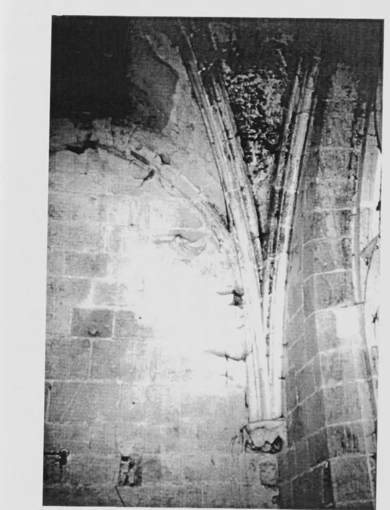 Fig. 16 Eglise de Mézières-en-Brenne, intérieur de la tribune, angle sud-ouest: