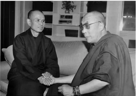 Figure 3 : Le Dalaï Lama à droite discutant avec Tich Nhat Hanh. 