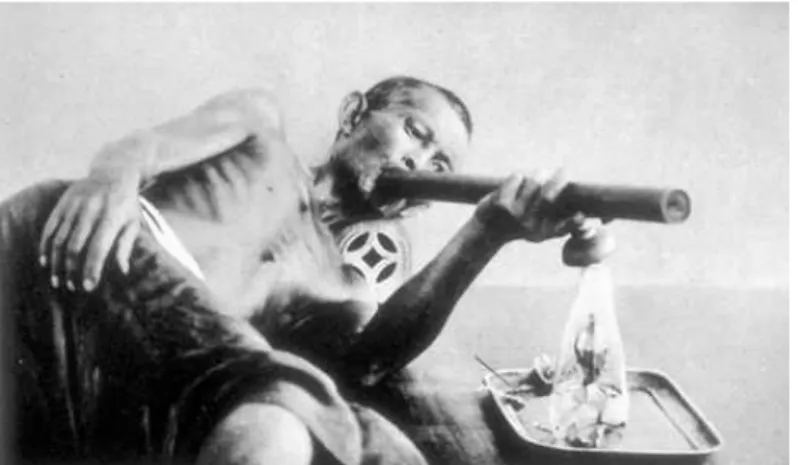 Figure 1 : Un chinois fumant la pipe à opium  (97) 