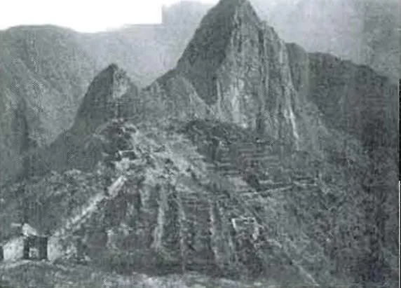 Figure 6.2  Vue  générale sur Machu  Picchu au  Figure 6.3  Andenes à lvlachu  Picchu (photo  début  du  XX' siècle (Tiré de  Roslworowski de  de  l'auleure