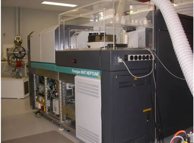 Figure 6.  Le Neptune MC-HR-ICP-MS dans le laboratoire de la Research School of Earth  Sciences (Australian National University)