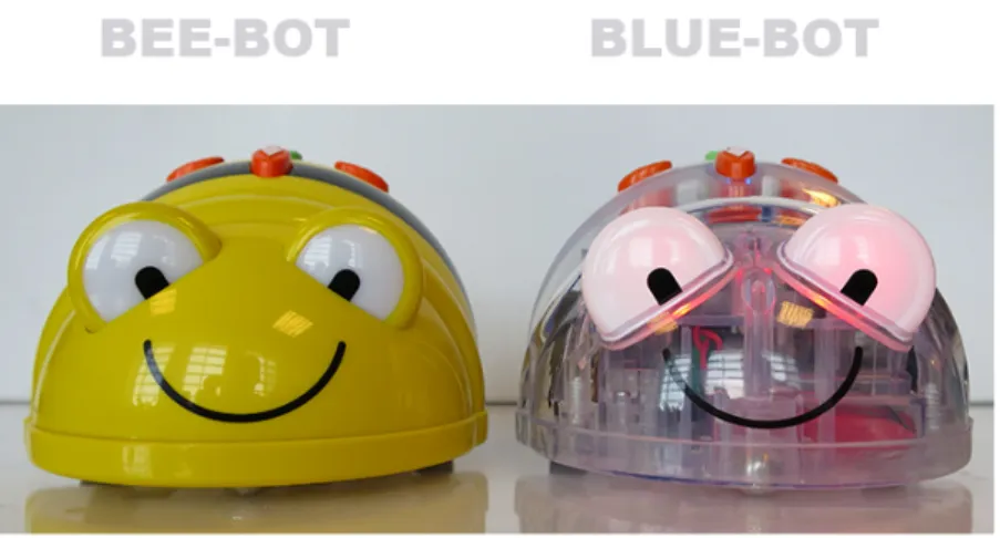 Figure 3 Bee bot et Blue bot @copyright http://kleutersdigitaal.nl/bee-bot-blue-bot-actie/ 