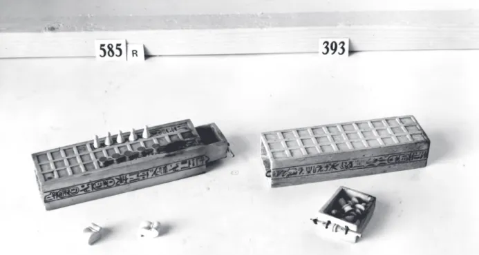 Fig. 2 : boîtes de jeu de Toutankhamon. Carter 393 et 585r. 