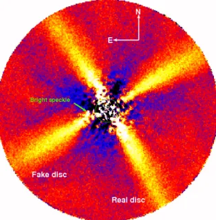 Fig. 12. Flux ratio between the dust thermal emission and the scattered light integrated along the line of sight assuming our best-fit dust  distri-bution and either porous astronomical silicates (left) or the more  com-plex dust aggregates described in th