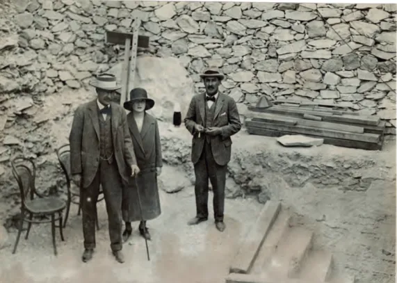Fig. 1: Lord Carnarvon, Lady Evelyn  and Howard Carter at the entrance of  Tutankhamun’s tomb, at the end of  January or beginning of February 1923