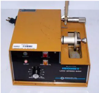 Fig. 4 : IsoMet tronçonneuse de précision Buehler ®  LTD. 