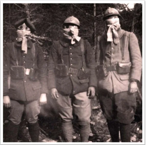 Figure 13 : Soldats portant le masque P2 (Photo extraite de la thèse de Lejaille  A., 1999) 