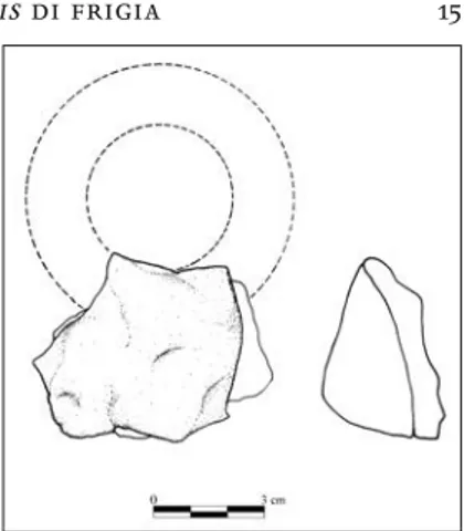 Fig. 8. Frammenti di parete di crogiolo in argilla refrattaria con vetrificazione superficiale e residui di miscela vitrea nello spessore.