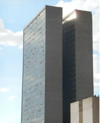 Figure 4 – Les tours du Congrès National et une partie du Musée Historique de Brasília,  photographie personnelle, novembre 2013