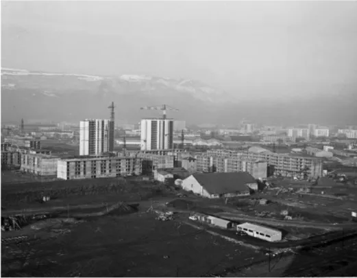 Fig. 2 La construction du Village Olympique pour les Jeux  olympiques d’hiver  de 1968