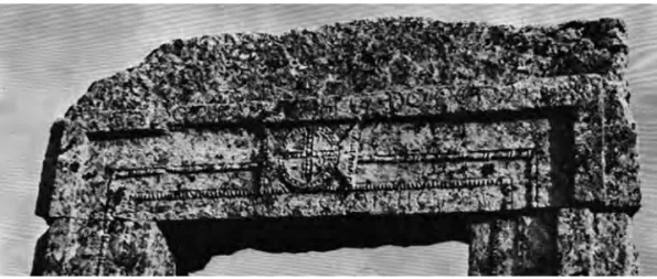 Fig. 4. Kfeir Dart’azze, architrave della porta con iscrizione con data e firma dell’artigiano (da T CHALENKO 1990).