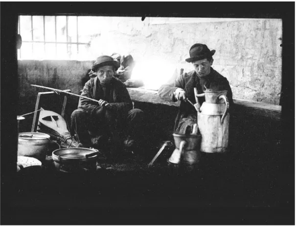 Figure 16- les magnins, rétameurs ambulants au Châtelard. Photo de Léon Aymonier 