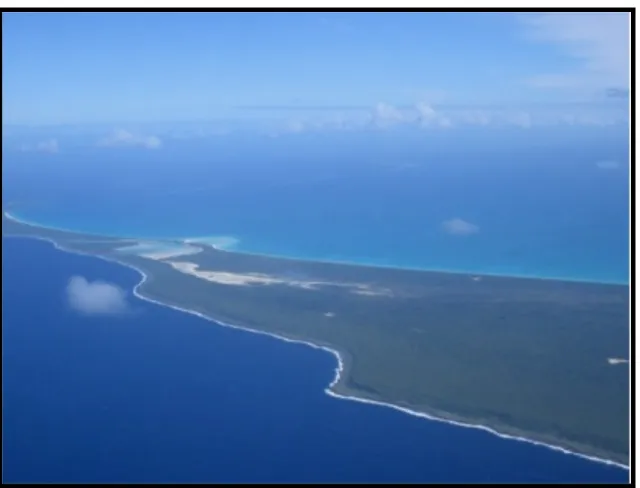 Figure 1. L’île d’Ouvéa vue d'avion. (Cliché pris par l'auteur, 2007). 