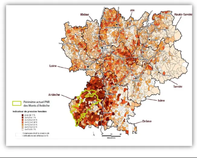 Figure 6: Pression foncière urbaine sur les espaces agricoles et naturels (Source : GéoScop, Diagnostic de territoire du  Parc des Monts d’Ardèche – Données : SAFER, IGN) 