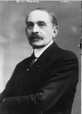 Figure 2: Serge Voronoff (1866-1951). Chirurgien  français d’origine russe. Il fut étudiant du  chir-urgien Alexis Carrel (Prix Nobel 1912) qui lui  apprit les techniques de greffes d’organe.