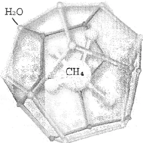 Figure 7. Les hydrates de méthane sont appelés familièrement la glace qui brûle. Sur cette photo, un bloc  de  méthane  à  la  température  ordinaire  et  à  la  pression  atmosphérique  se  décompose  en  libérant  du  méthane et de l’eau qui apparaît sur