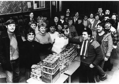 Fig. 2. Solidarités (1984). « Handing out of food parcels in Treeton Miners’ Welfare »