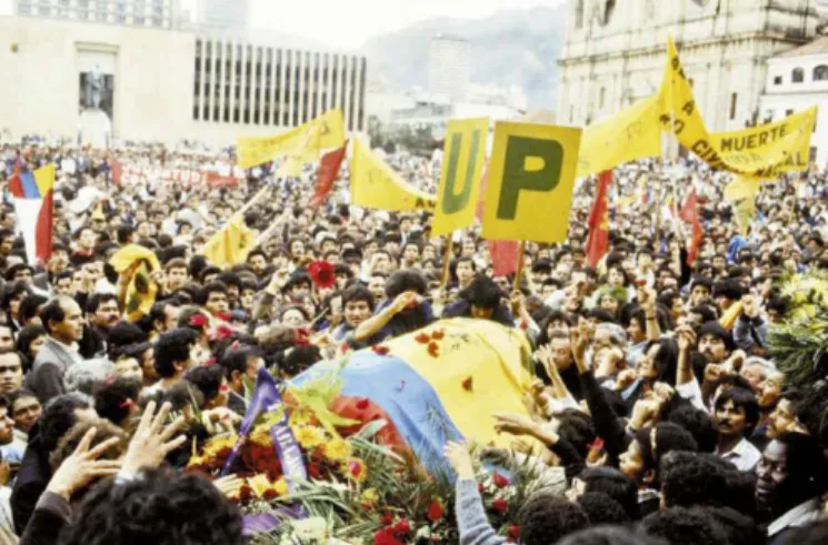 Illustration 1 : Obsèques sur la Place de Bolívar de Jaime Pardo  Leal, candidat de l’UP aux élections présidentielles de 1986.