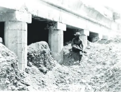 Fig. 4: Howard Carter as an epigraphist of the EEF at Deir  el-Bahari.