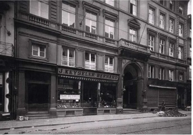 Fig. 3.- Façade rue de l’Université, avant  1934, photographie de l’album de Louis  Dabin.