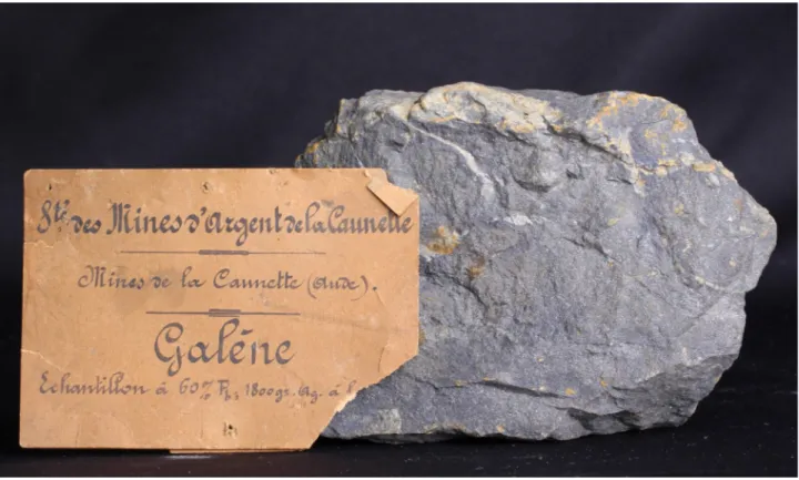 Fig. 3 : Galène, La Caunette, Aude, France. Dimensions : 13*8 cm. Noter l'étiquette indiquant « Société des  mines de la Caunette » et la teneur en argent