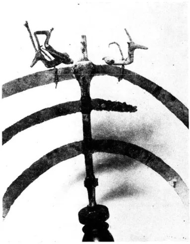 Fig.  1.  —  Objet  en  bronze  du  Musée  do  Chalon-sur-Saône. 