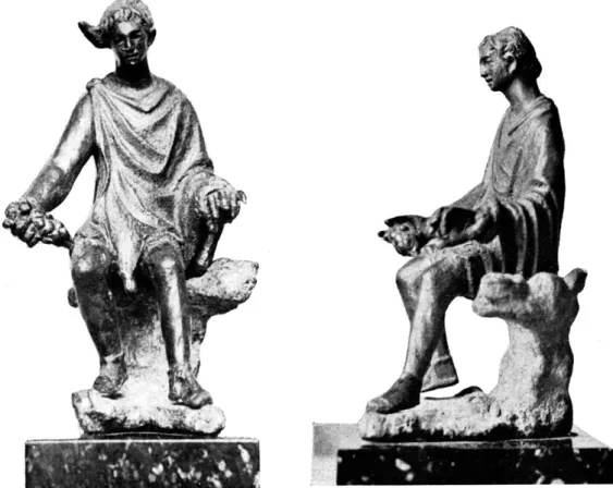 Fig. 3 a. — Dieu assis de Besançon, bronze, (haut. :  0  m.  12, face et  profil gauche) ■ 
