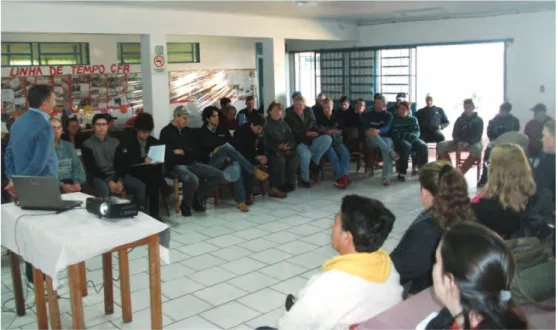 Figura 12: Reunião com jovens beneficiários do Programa Bolsa Juventude Rural, técnicos da Emater  e familiares dos jovens– Catuípe-RS