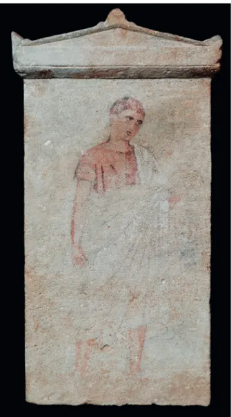 Figure  8  :  Stèle  en  calcaire  peinte  découverte  dans  la  nécropole  Est,  fouilles  britanniques